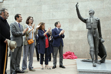 Inaugurada una escultura de Luis Miguel Dominguín