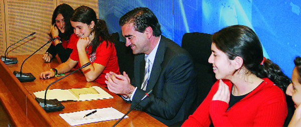 Alumnos del Campamento de la Paz, en el Ayuntamiento de Villalba