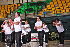 Clase magistral de los alumnos de los  cursos de Tai-Chi para personas mayores