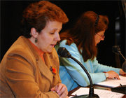 Marisol Casado (a la derecha), durante un pleno (Foto: ARCHIVO)