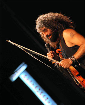 Miles de personas disfrutaron del concierto de Ara Malikian