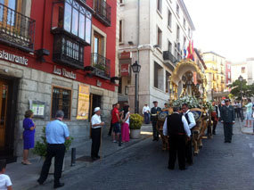 La procesión por el 25 aniversario de la coronación de la patrona de San Lorenzo reúne a miles de personas