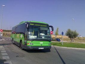 El PSOE traslada al pleno su propuesta para crear un servicio directo de autobuses a Madrid