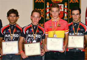 Reconocimiento a los jóvenes ciclistas que  lograron medalla en el Campeonato de España