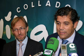 El alcalde, Agustín Juárez, con el viceconsejero de Empleo, Juan Van-Halen (Foto: E. P.)