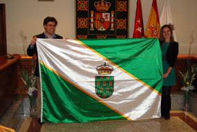 Galapagar presenta su primera bandera tras 700 años de historia