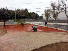 Valdemorillo pone a punto su pista de ‘skateboard’  en el parque de la Nava