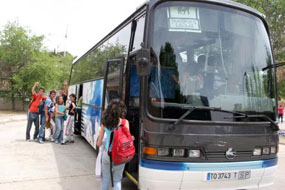 Nace una asociación para reducir costes en el transporte  a los institutos bilingües