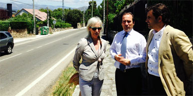 Los alcaldes de Galapagar y Colmenarejo piden a la Comunidad la creación de una senda peatonal junto a la carretera que une ambas localidades