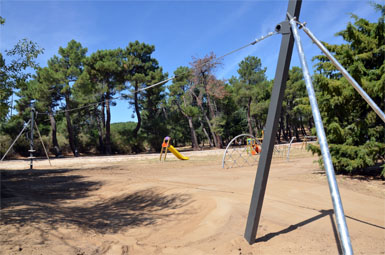 El Gurugú se completa con nuevos juegos infantiles y una pista deportiva