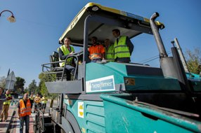 El presidente de la Comunidad de Madrid asiste en Moralzarzal al inicio de los trabajos de mejora en la M-608