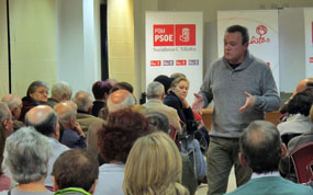 Juan José Morales se presenta como candidato del PSOE en una asamblea abierta a los vecinos