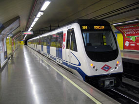 Metro pone en marcha el dispositivo especial de Navidad y refuerza el servicio un 19%