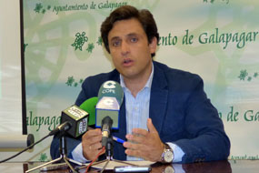 El alcalde detalla su situación patrimonial y personal a través de un vídeo en internet