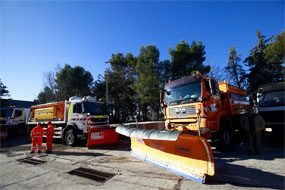 El viceconsejero de Transportes comprueba el dispositivo de vialidad invernal en el centro de conservación de carreteras de Collado Villalba