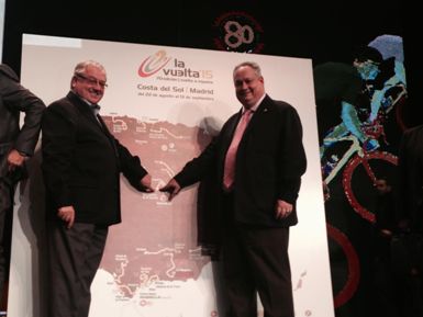 Los ediles de Protocolo y Deportes de San Lorenzo, José Antonio Vara y Joaquín Cobo, en la presentación de la Vuelta en Torremolinos