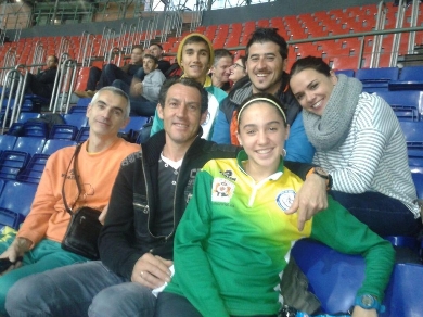 Lucía Rodríguez, con su padre, Josito, tras ganar en San Sebastián (Foto: Twitter Club Las Ardillas El Escorial)