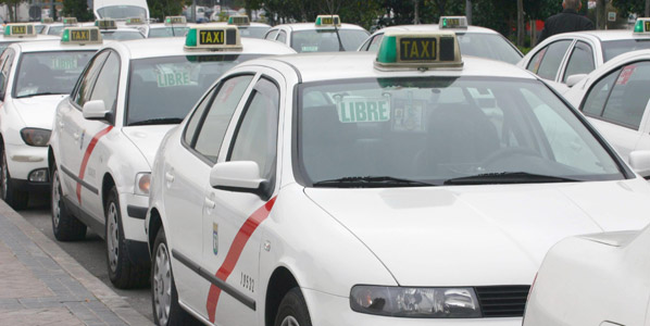 El Ayuntamiento subvenciona los desplazamientos en taxi a los hospitales de referencia