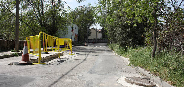 El Ayuntamiento extiende los trabajos de asfaltado a la calle Camino de Navatornera