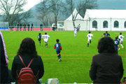 El campo de césped artificial se estrenó con un torneo para niños  (Foto: RICARDO MIGUEL PEÑA)