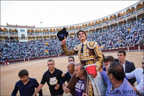 Sebastián Castella y López Simón abren la puerta grande de Las Ventas