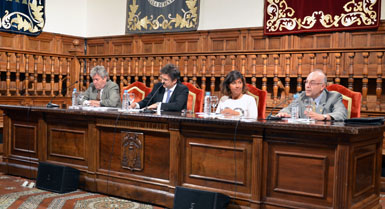 Los alumnos del Aula de Humanidades de Guadarrama reciben sus diplomas en la Universidad de Alcalá