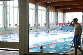 Puesta a punto de la piscina cubierta de cara a la nueva temporada