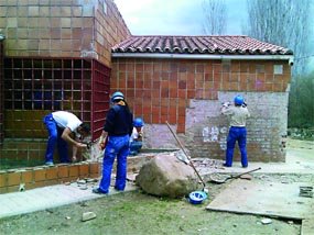 El taller de empleo rehabilita el Centro de Garantía Social de La Navata