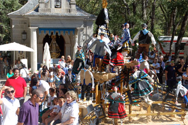 Miles de personas celebran este domingo en La Herrería la Romería de la Virgen de Gracia