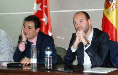 A la izquierda, Juan Antonio Muñoz y Carlos Rodríguez, durante una Asamblea