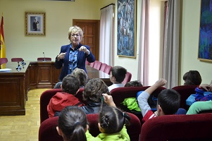 Decenas de escolares visitan el Ayuntamiento