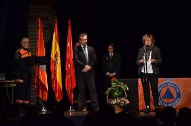 El director general de Protección Ciudadana entregó las nuevas acreditaciones a los voluntarios de Guadarrama