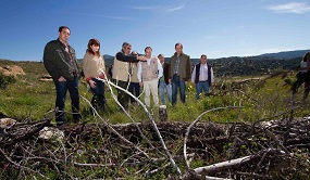 Visita del consejero de Medio Ambiente a Valquemada para supervisar las labores de reforestación