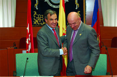 El consejero de Educación, Luis Peral, junto al alcalde (Foto: CEDIDA)