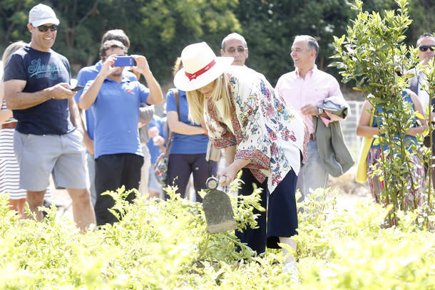 Cifuentes apoya a los emprendedores que apuestan por la agricultura ecológica sostenible