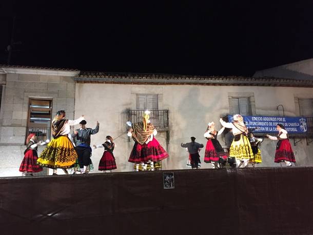 Robledo acogió el IV Encuentro de Bailes Regionales