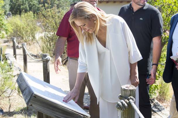 Cifuentes presenta la guía de lectura fácil del Parque Nacional de la Sierra del Guadarrama