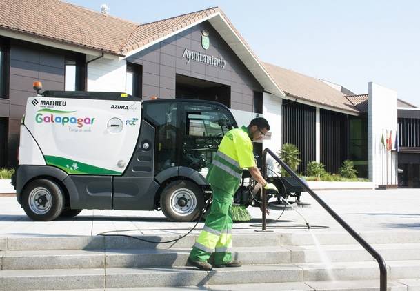 Galapagar estrena vehículo para la limpieza de las calles más estrechas