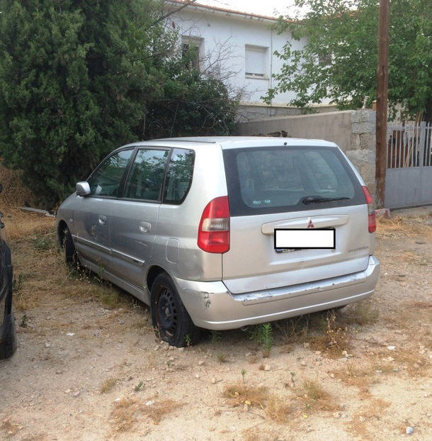 Retirados de las calles de Alpedrete trece vehículos abandonados 