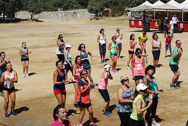 La clase de zumba solidaria recaudó 350 euros