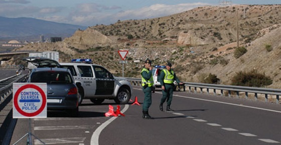 Dos detenidos y dos fugados tras darse a la fuga en un control policial de Torrelodones 