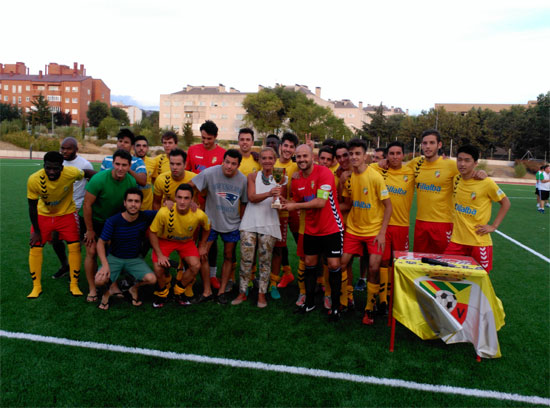  El C.U.Collado Villalba venció al At. Leones (1-0) y se llevó el Trofeo Santiago Apóstol