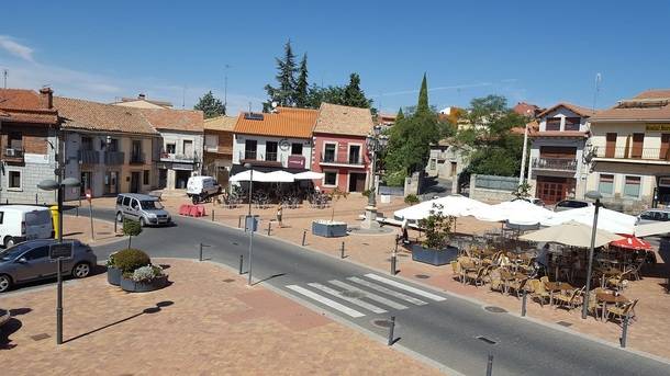 La doble circulación de autobuses por Valdemorillo obligará a realizar obras en la Plaza de la Constitución 