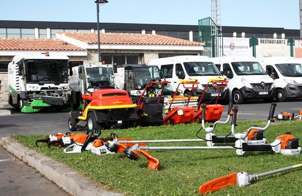 23 vehículos, más de 100 contenedores y maquinaria renovada forman parte de la nueva flota de limpieza de Galapagar