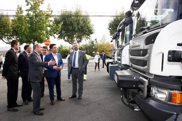 23 vehículos, más de 100 contenedores y maquinaria renovada forman parte de la nueva flota de limpieza de Galapagar