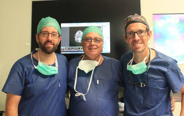  de izquierda a derecha, dres. Álvaro Sánchez Barrueco, Carlos Cenjor Español y Juan Rey Biel.