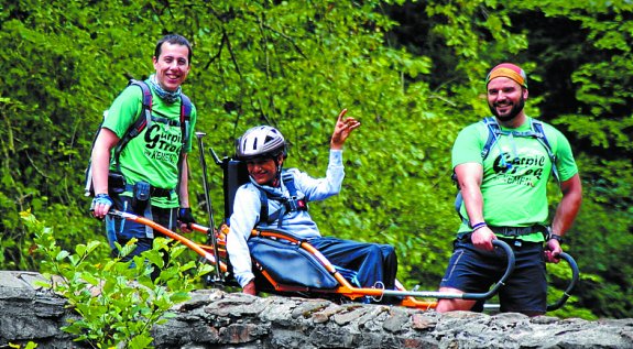 Guadarrama ofrece un curso de acompañamiento y guiado de personas con discapacidad física, psíquica y sensorial en montaña