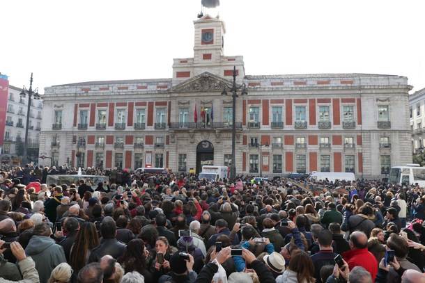 El reloj de la Puerta del Sol celebra sus 150 años junto a madrileños y visitantes