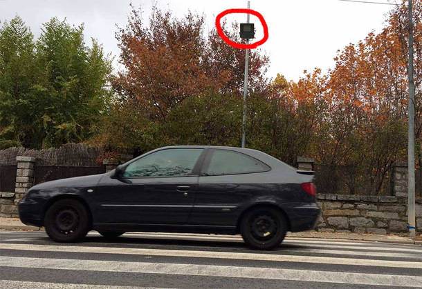 Se iluminan los pasos de peatones de la Avenida de España de Moralzarzal