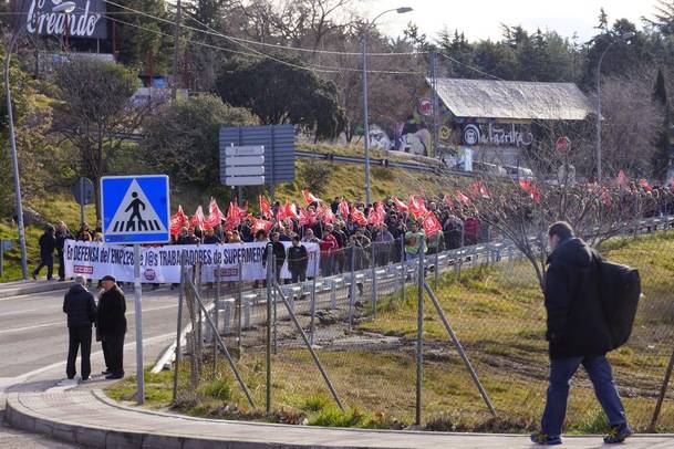 El Ayuntamiento de San Lorenzo de El Escorial también apoya a los trabajadores de Supermercados Gigante